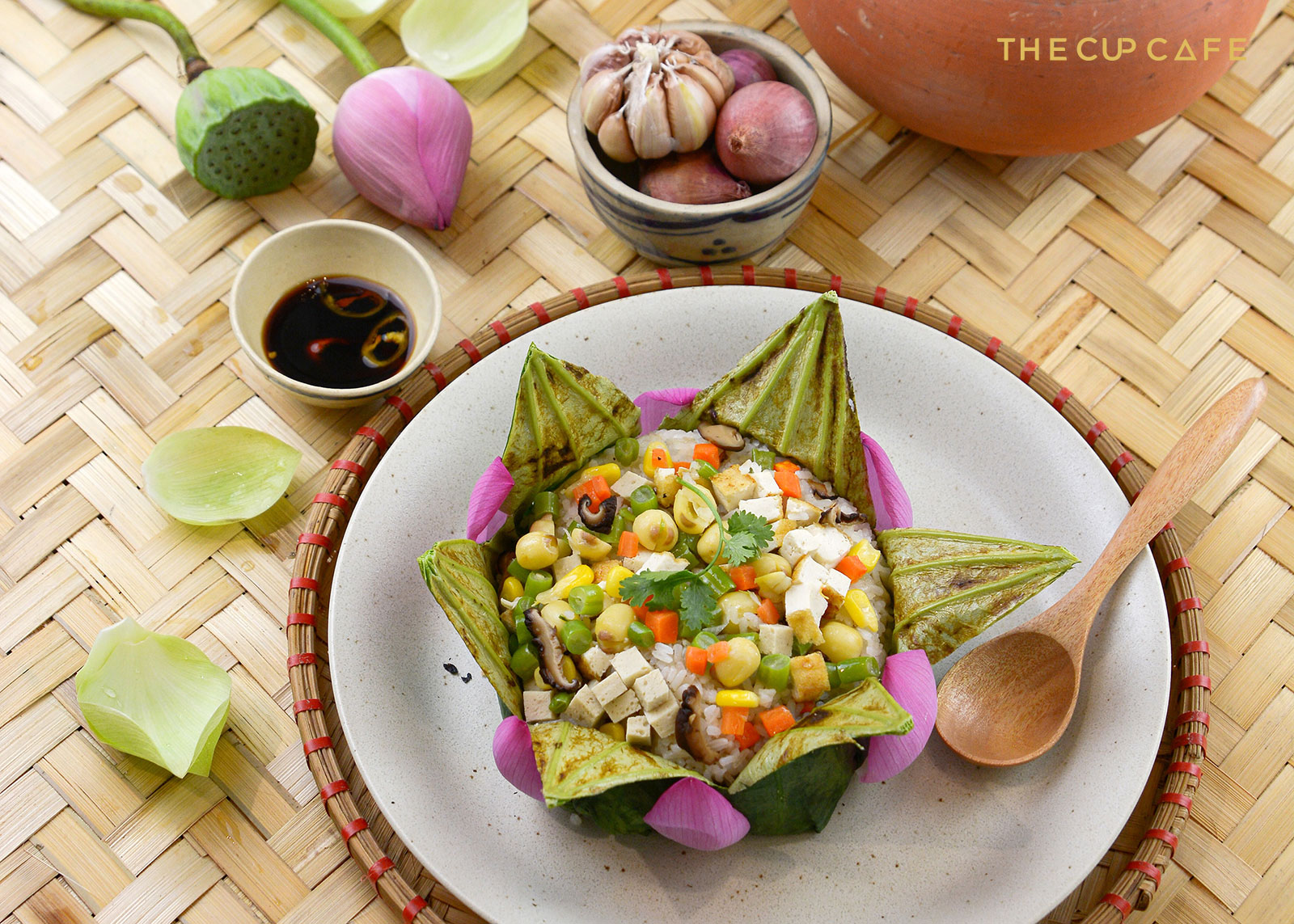 Cơm chiên hạt sen đậu hũ