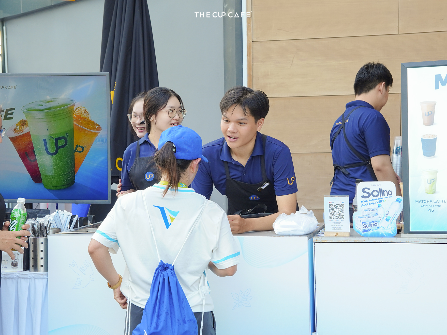 Các runner sau khi hoàn thành giải chạy đã trải nghiệm The Cup Cafe